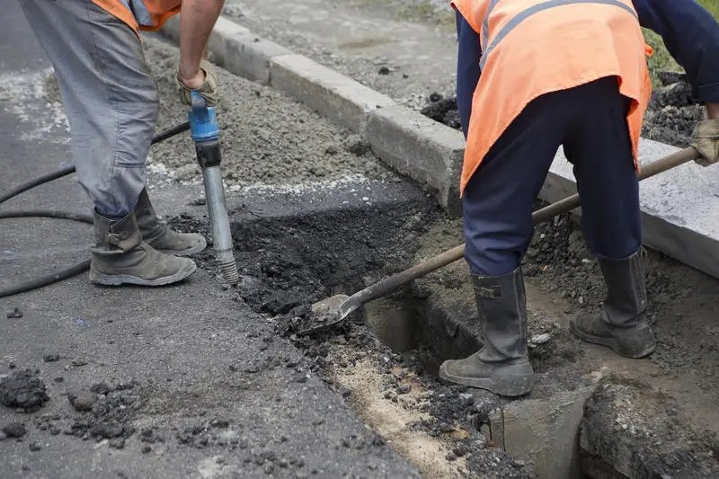 Aszfalt bontása szegély mellett